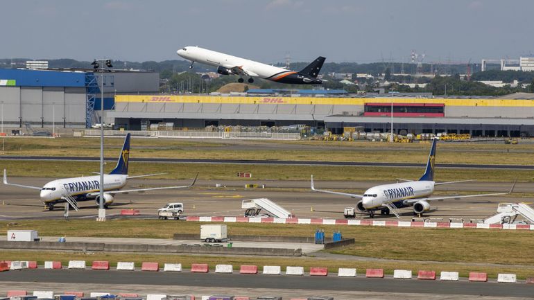 L'UE s'accorde sur un retour à la normale des créneaux horaires dans les aéroports