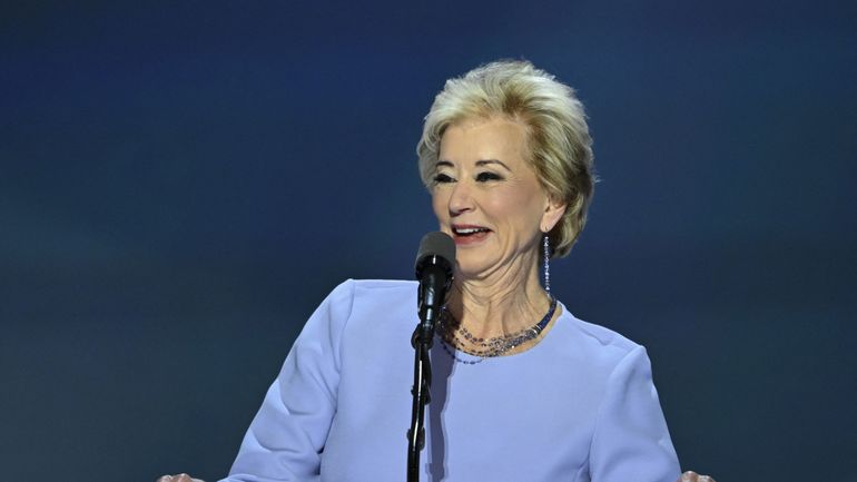 Présidentielle américaine : Donald Trump nomme l'ex-patronne du catch américain Linda McMahon ministre de l'Education