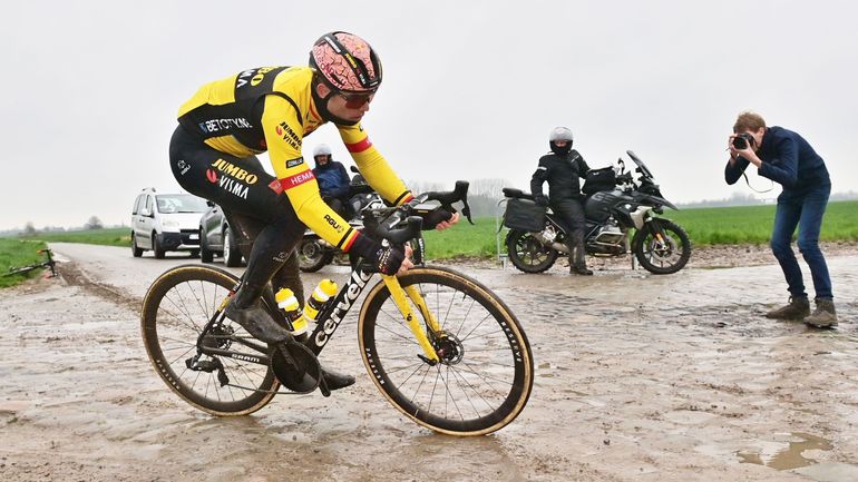 On connaît nos Classiques : "S'il n'est pas à 100% sur Paris-Roubaix, Wout van Aert passe de favori à challenger", estime Rodrigo Beenkens
