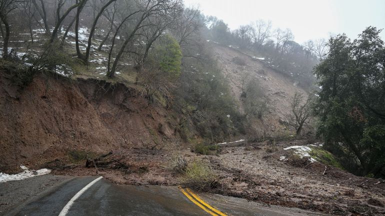 La tempête en Californie fait deux morts, une digue cède