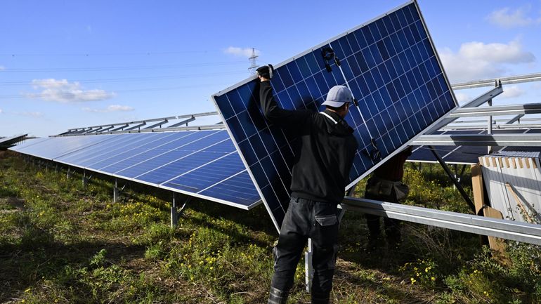 Record de solaire et moins de charbon pour produire l'électricité en Europe en 2024 : une bonne affaire ?