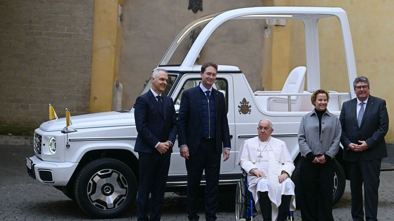 La nouvelle papamobile du pape François est un SUV électrique de Mercedes-Benz