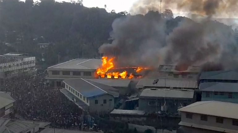 Emeutes aux Iles Salomon contre le Premier ministre, plusieurs bâtiments incendiés dans la capitale
