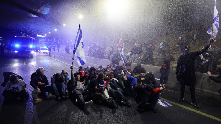 Tel Aviv : des milliers de manifestants exigent une nouvelle fois la démission du gouvernement Netanyau