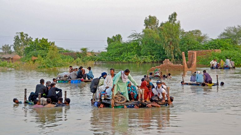 Les services de secours du Pakistan en état d'alerte, craignant de nouvelles inondations