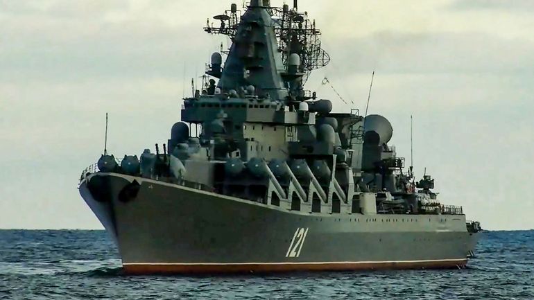 Invasion de l'Ukraine : le croiseur russe Moskva n'a pas coulé et les explosions à bord ont cessé, selon Moscou