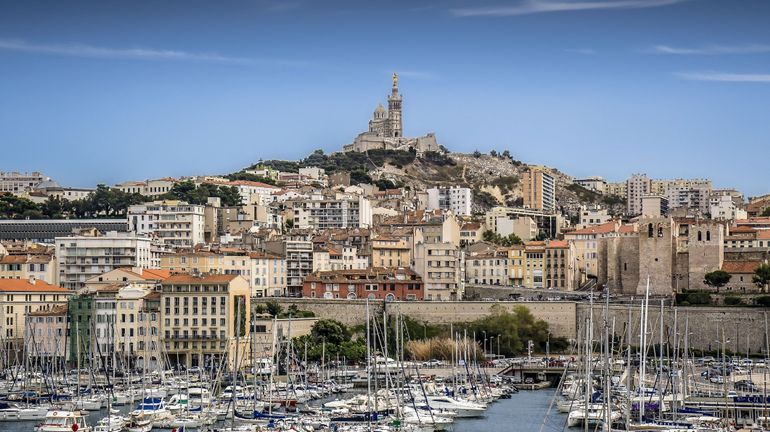 France: un adolescent tué au fusil d'assaut à Marseille, deux mineurs blessés