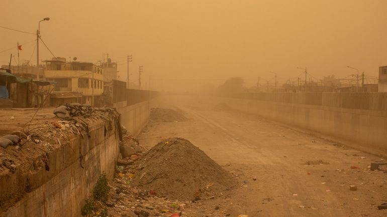 Une tempête de sable et de poussière ensevelit le sud du Pérou