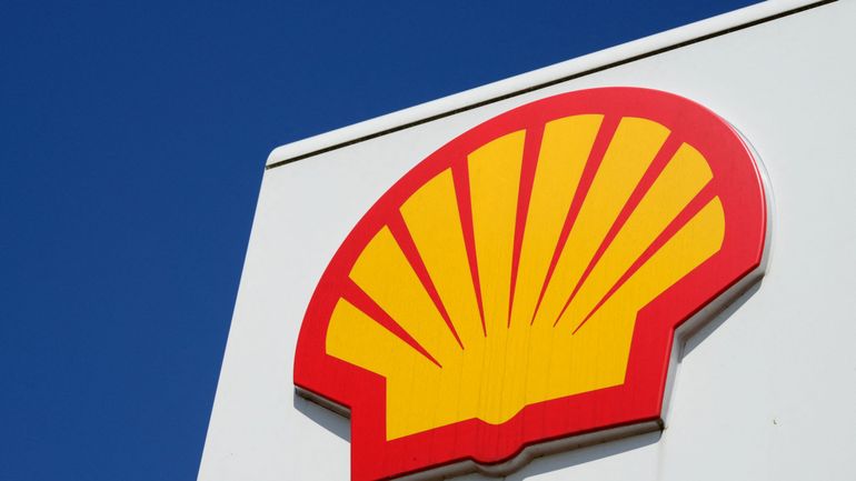 Greenpeace attaque Londres contre l'approbation à Shell d'un champ gazier au large de l'Ecosse