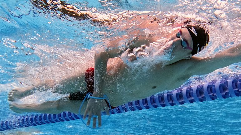 Mondiaux de natation : Lucas Henveaux atteint la finale du 400m libre avec un nouveau record de Belgique