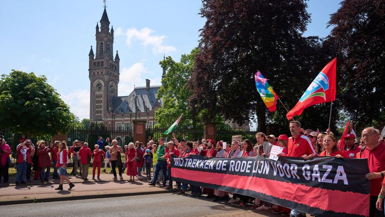 Pays-Bas : des milliers de manifestants appellent le gouvernement à tracer une 
