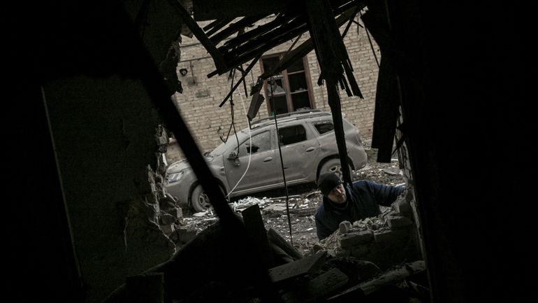 Guerre en Ukraine : porte de sortie de Bakhmout, la petite ville de Tchassiv Iar, cible des tirs russes (reportage)