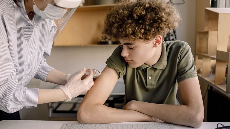 Coronavirus en Belgique : les 12-17 ans peuvent désormais tous recevoir un vaccin de rappel