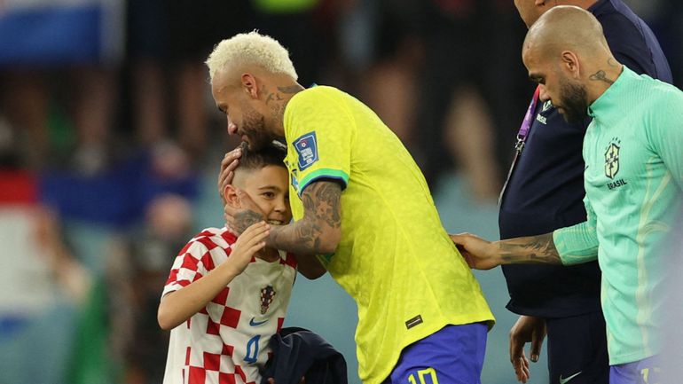 Neymar en larmes, le fils d’Ivan Perisic tente de consoler la star brésilienne