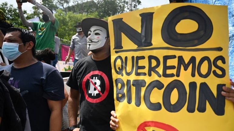 Le bitcoin devient une monnaie légale au Salvador en dépit des critiques et réticences