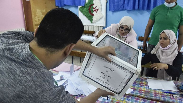 Le parti au pouvoir en Algérie remporte les législatives mais de nombreux Algériens se sont abstenus de voter