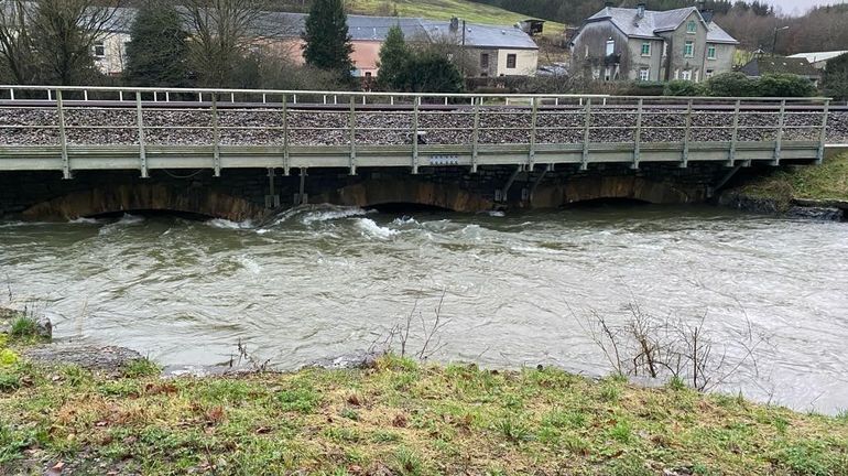 Les inondations perturbent le rail sur la ligne 162 entre Namur et Arlon