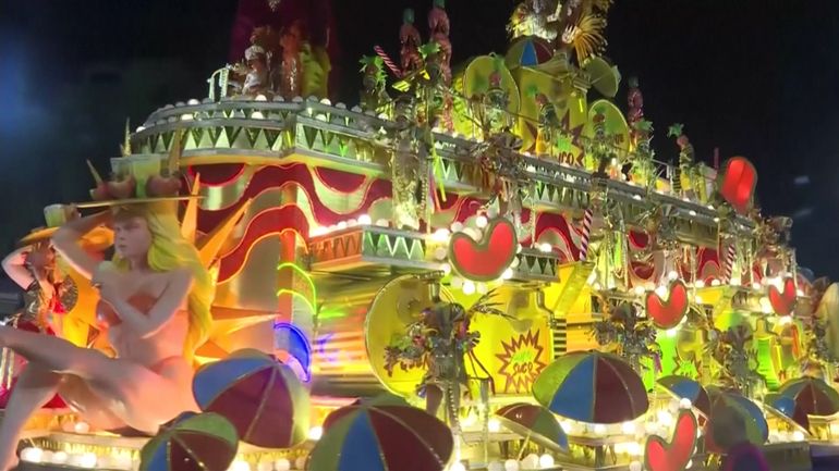 Brésil : ferveur populaire au grandiose carnaval de Rio