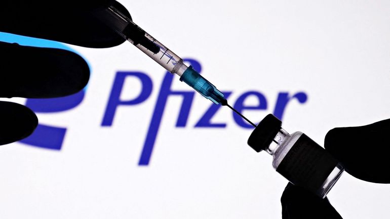 Coronavirus : un vaccin de Pfizer adapté à Omicron sera prêt en mars, selon son PDG