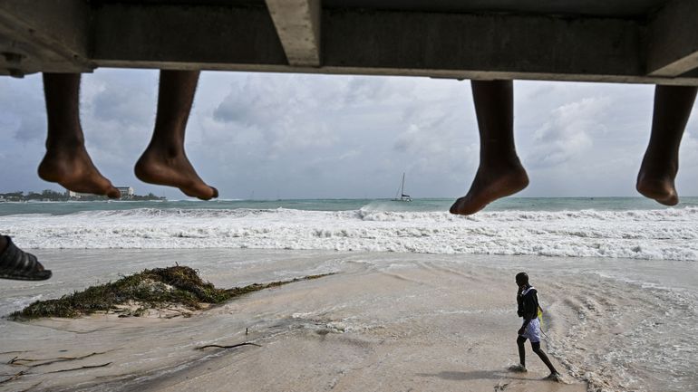 Antilles : l'ouragan Béryl passe en catégorie 5 et balaye tout sur son passage
