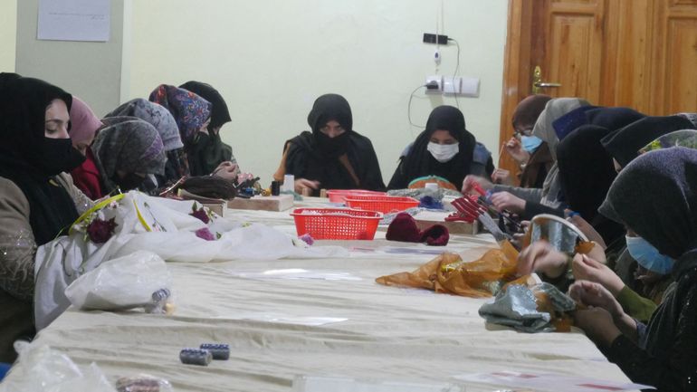 Afghanistan : interdites de travailler avec des femmes, des ONG suspendent leurs activités