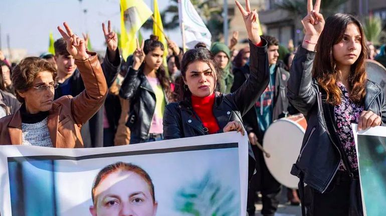 Syrie : manifestation de Kurdes en hommage à trois Kurdes tués à Paris