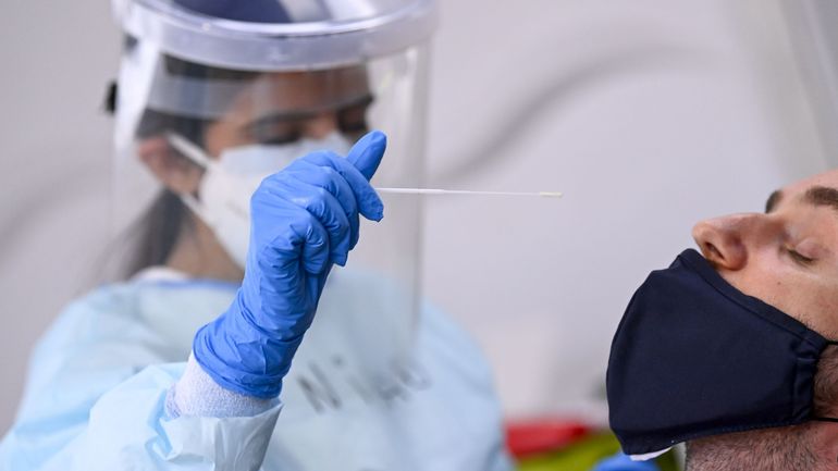Coronavirus: un tiers des tests réalisés à Bruxelles sont liés aux voyages