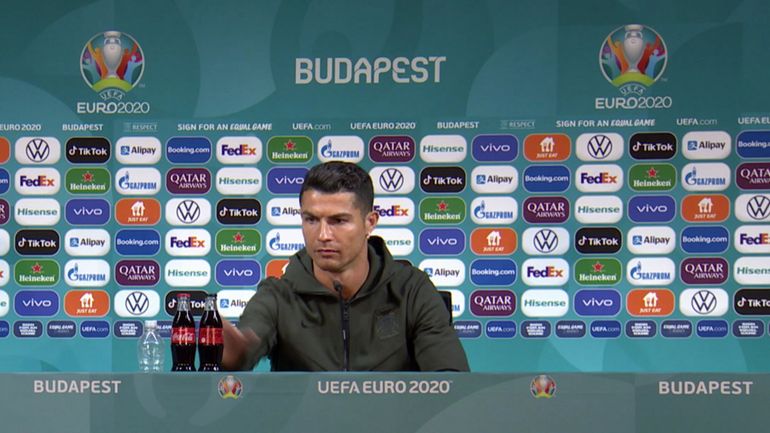 Euro 2020 : Cristiano Ronaldo a-t-il vraiment fait chuter l'action Coca-Cola en déplaçant une bouteille en conférence de presse ?