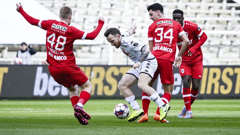 L’Antwerp frustre le Cercle et revient à trois petits points de l’Union, Saint-Trond envoie quasiment Ostende en D1B