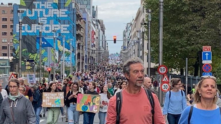 Grande marche pour le climat à Bruxelles : plus de 25.000 personnes réclament des mesures fortes de la part du politique