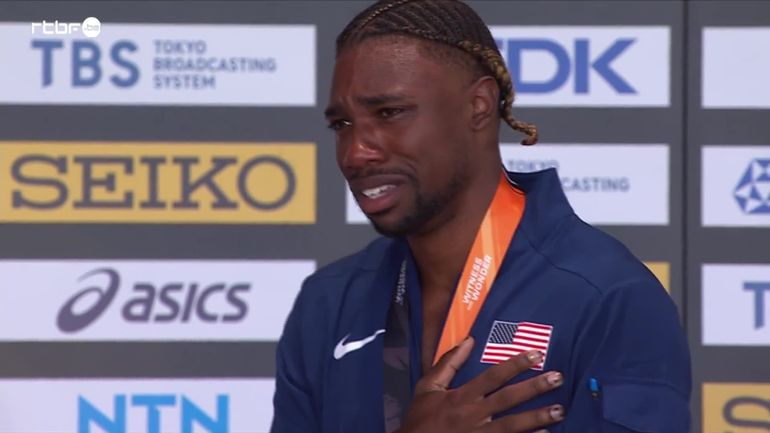 La magnifique émotion de Noah Lyles, nouveau roi du 100 mètres, qui fond en larmes sur le podium