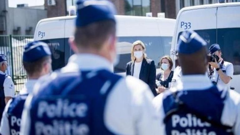 Des policiers mécontents protestent devant le cabinet de la ministre Verlinden