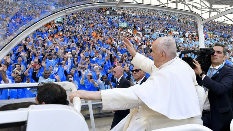 France : à Marseille, le pape conclut un voyage consacré aux migrants par une messe géante