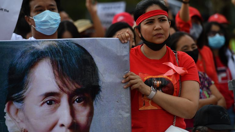 Birmanie : un collaborateur d'Aung San Suu Kyi condamné à 20 ans de prison pour trahison