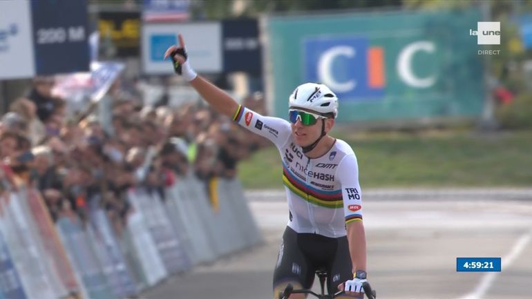 Sans concurrence, Pogacar est sacré champion d’Europe après un nouveau solo, Evenepoel en argent