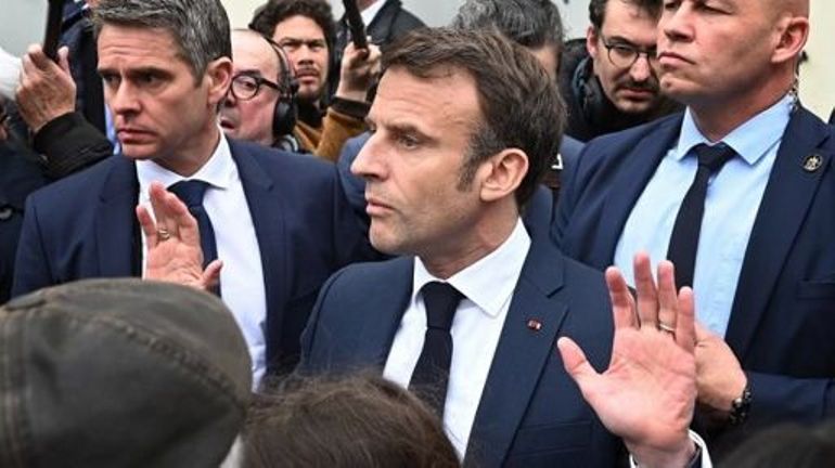 Réforme des retraites en France : trois personnes seront jugées pour outrage après la visite d'Emmanuel Macron en Alsace
