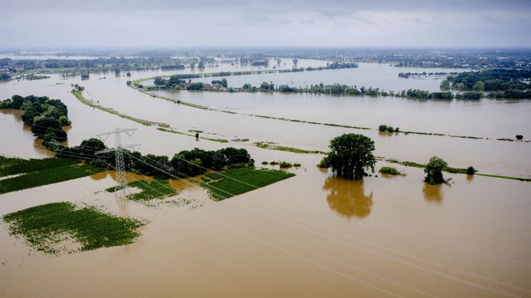 Intempéries aux Pays-Bas : rupture d'une digue sur le canal Juliana, appel à quitter le territoire