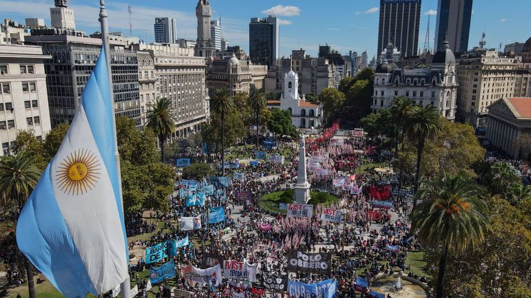 Argentine : des milliers de gens dans la rue face à l'inflation qui s'emballe