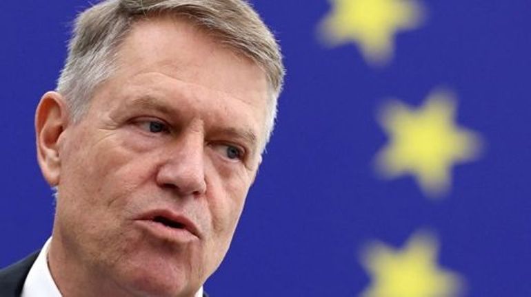 Le président roumain Klaus Iohannis annonce sa candidature à la tête de l'Otan