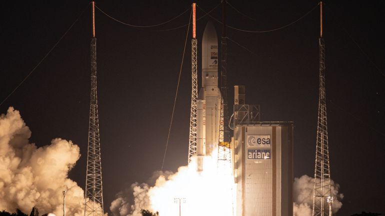 Espace : pour son ultime mission, la fusée Ariane 5 a décollé avec succès de Kourou