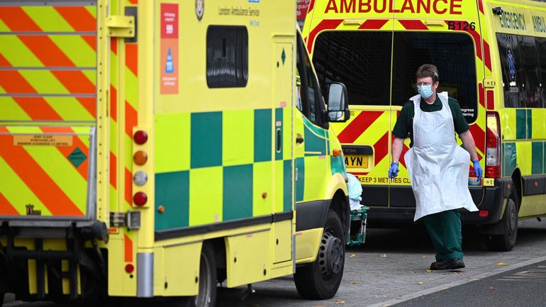 Variant Omicron : 104 hospitalisations et 12 morts au Royaume-Uni