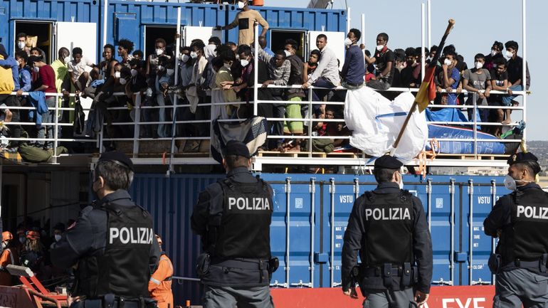 Italie : le navire humanitaire Sea-Eye 4, transportant 800 migrants, demande à accoster