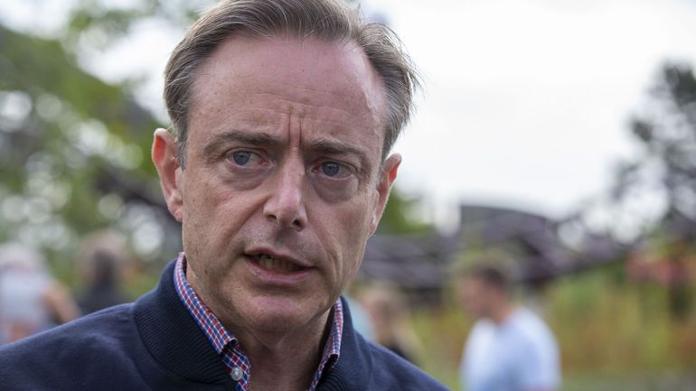 Deurne : la maison de Bart De Wever ciblée par des lancers de pétards