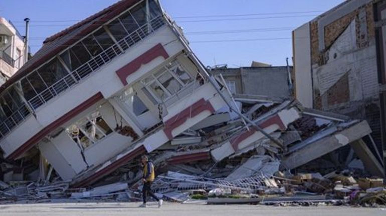 Séismes en Turquie et en Syrie : un survivant retrouvé en Turquie 278 heures après le séisme