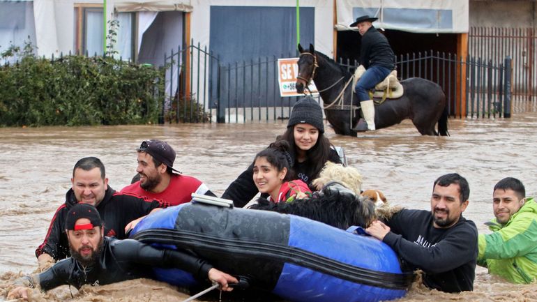 Chili : d'importantes inondations dans le centre du pays amènent à l'évacuation de milliers de personnes