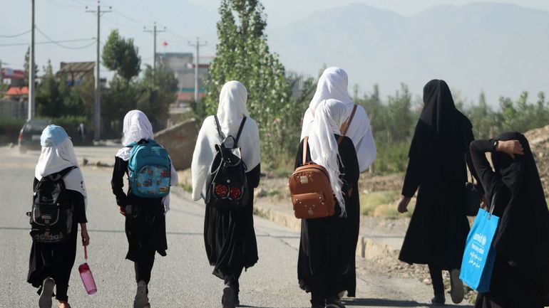 Afghanistan : manifestation contre la fermeture d'écoles secondaires pour filles