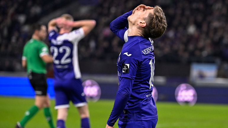 "Riemer ne gère pas correctement la concurrence" : Jbari étonné par la gestion de Verscharen et de l’entrejeu d’Anderlecht
