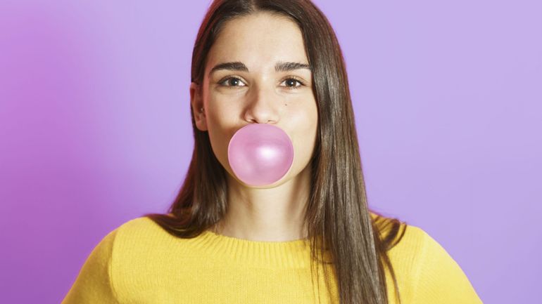 Avaler un chewing-gum ? Spoiler : il ne reste pas 7 ans dans ton ventre