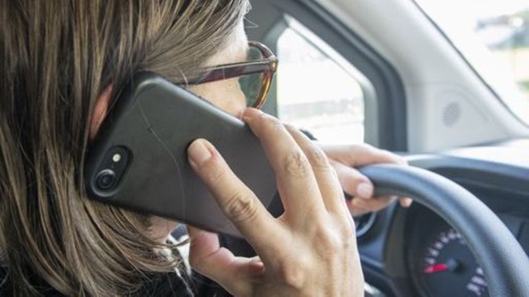 La police entame une action de 48 heures pour sensibiliser aux dangers de la distraction au volant