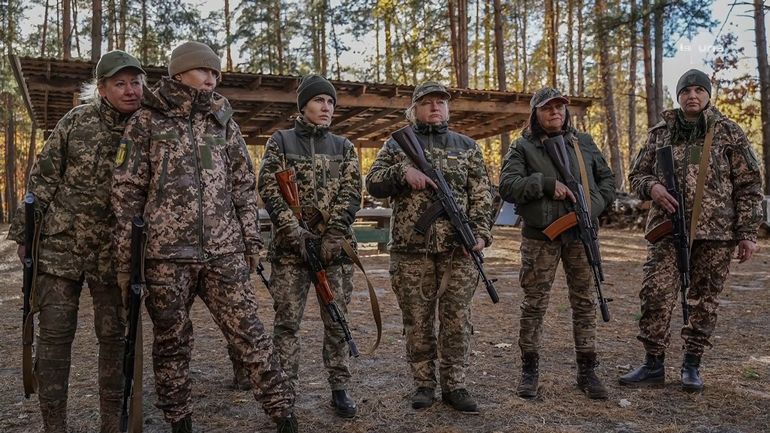 Les sorcières de Boutcha, ces Ukrainiennes chassent les drones russes à la mitrailleuse : 